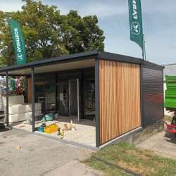 CONTAINER MIT ÜBERDACHUNG