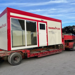 CONTAINER MIT VERSCHIEDEN FARBEN VON LEISTEN