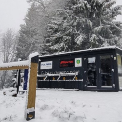 DOPPEL BÜROCONTAINER MIT MEHR GLAS