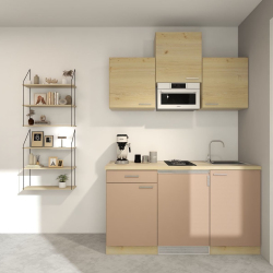 Kuhinja z lesenimi elementi