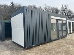 KONTEJNER 6 X 3 X 2,8 M